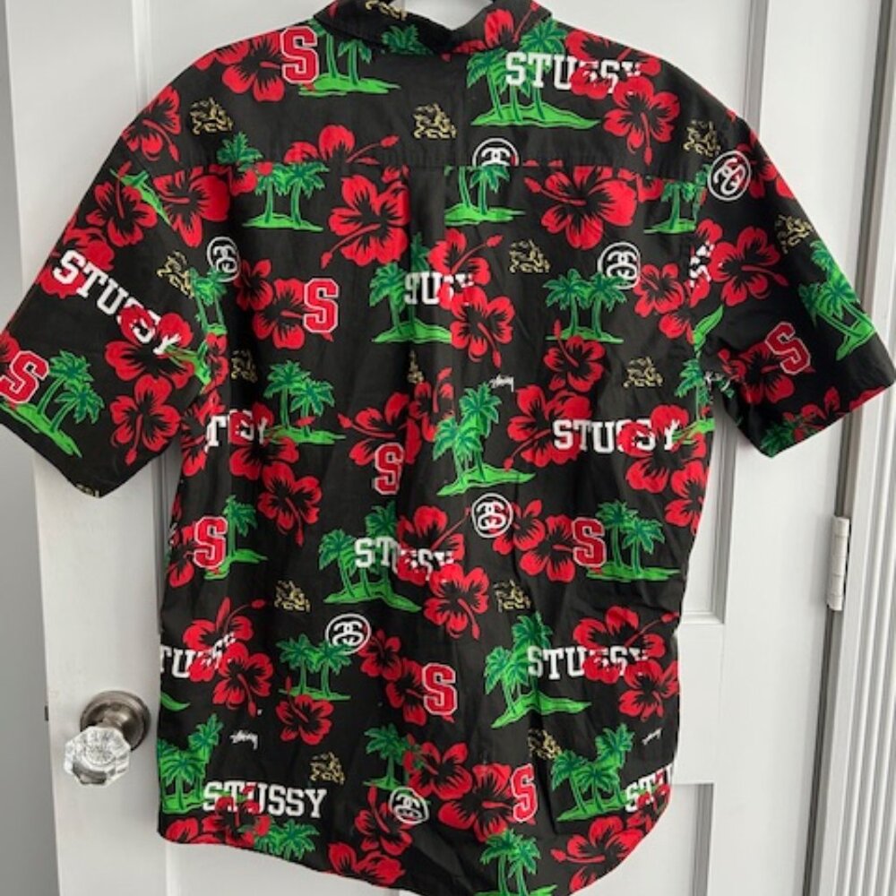 Stussy men's XL Black Red Green Hawaiian shirt NWT - Picture 2 of 3